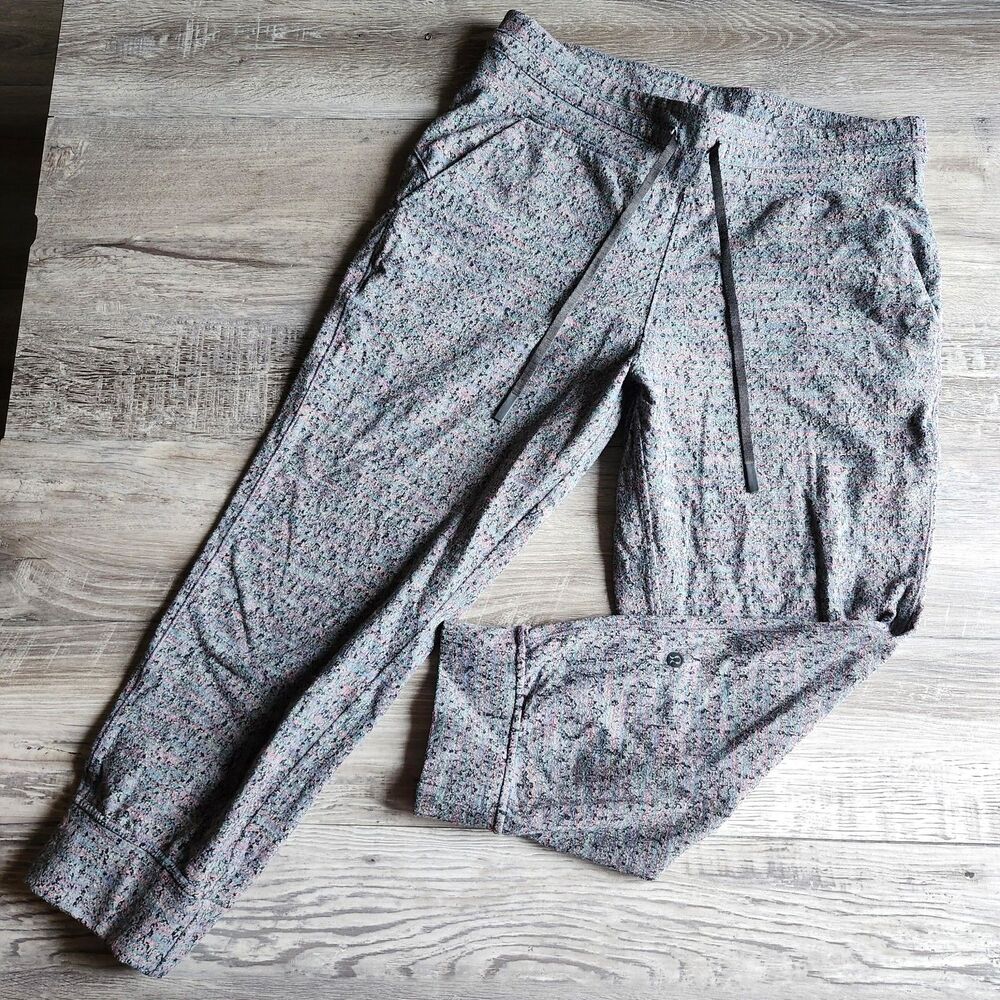 (10) Lululemon Ready to Rulu Jogger Crop